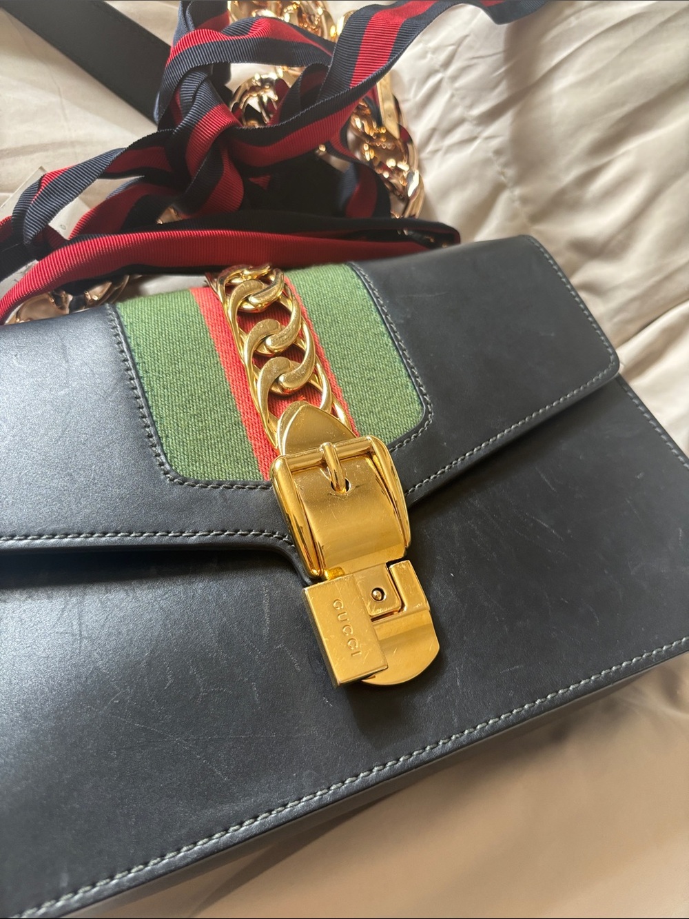 Gucci Sylvie Black Leather Shoulder Bag with Gold Chain and Red-Green Accent - Picture 7 of 17